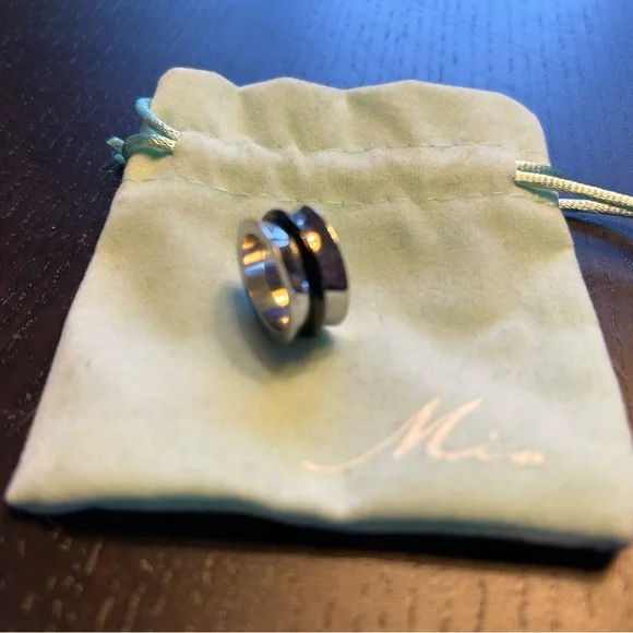 MIA ring - Picture 2 of 2